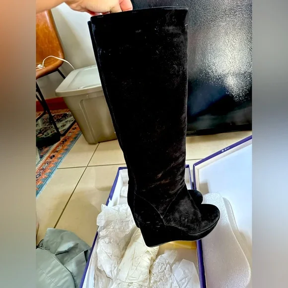 NIB Stuart Weitzman suede boots. - Picture 2 of 8
